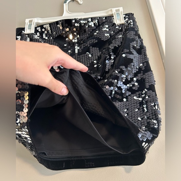 Express Black Sequin Velvet Mini Skirt, Size: Small, NWT - Picture 4 of 7